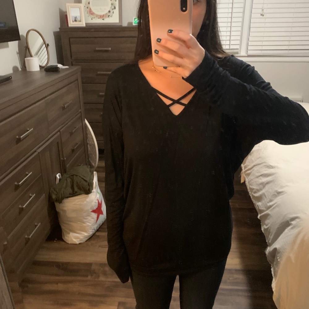 Black long sleeve v neck T-shirt